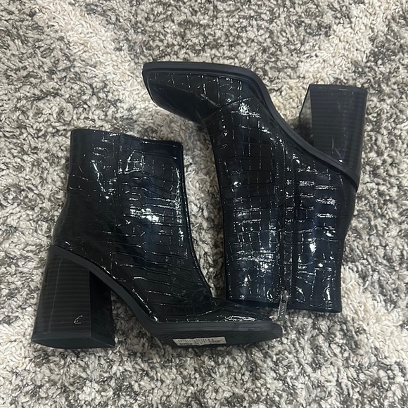 Sam Edelman Circus Women's Layla Black Croc-Embossed Ankle Boots - Picture 7 of 12